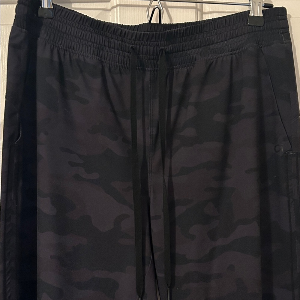 GAP Women's Black Camouflage Joggers